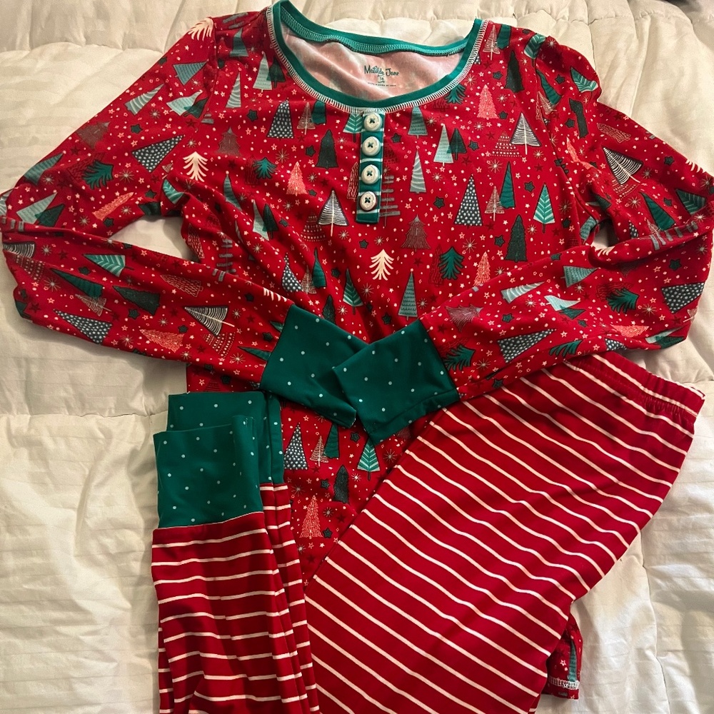 VVGUC Matilda Jane holiday pj's size 16